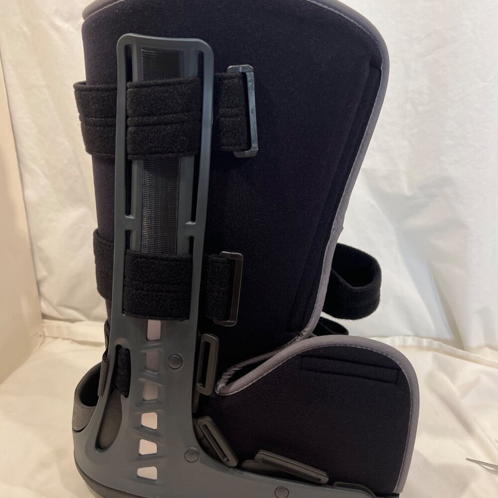 MAXTRAX II Donjoy Walking boot Adult M NEW